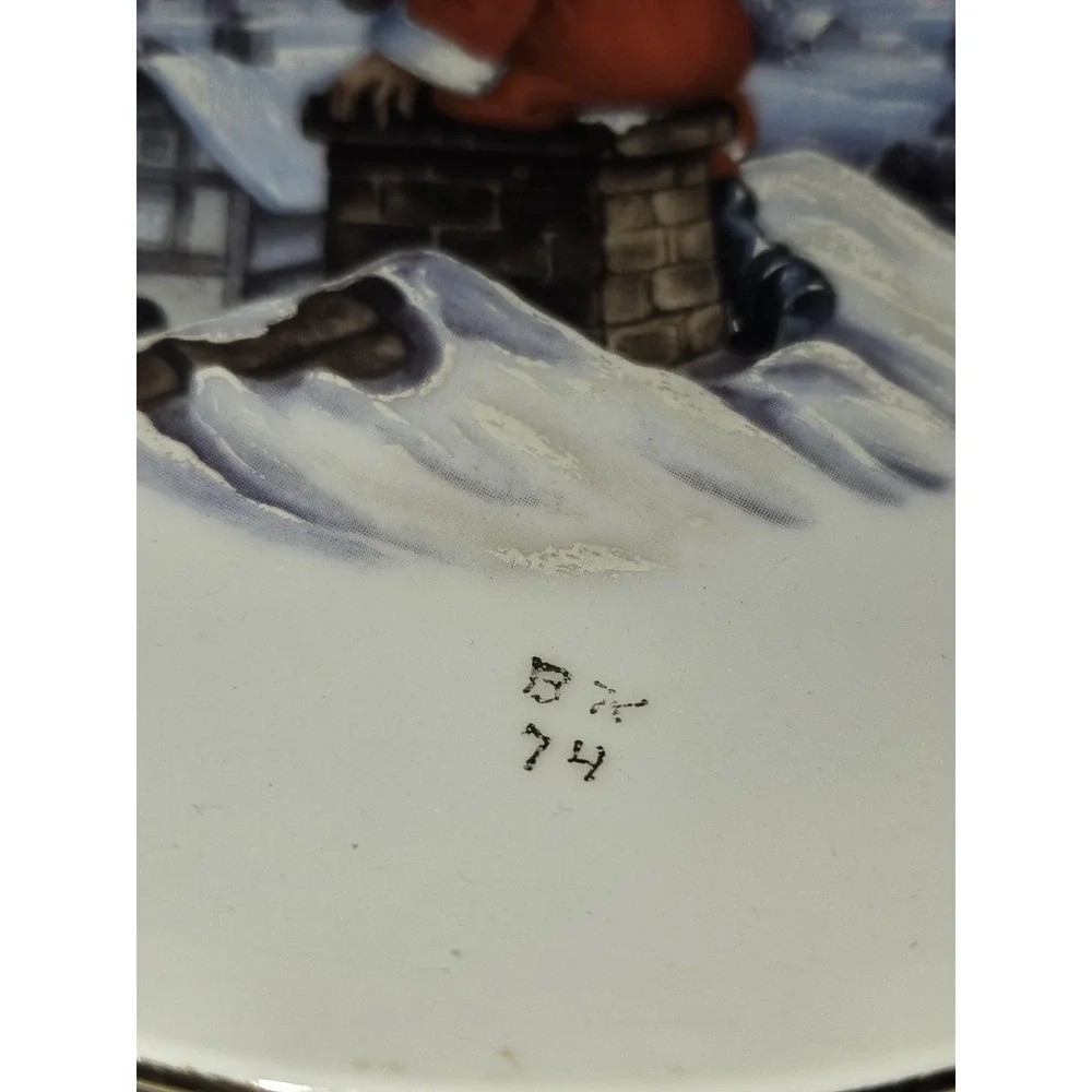 Vintage Christmas 1974 Hand Painted Santa‎ Claus Plate 6-3/8